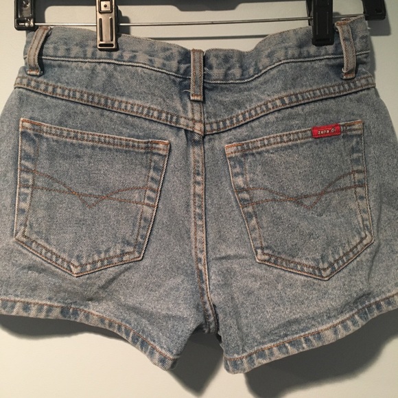 VINTAGE high waisted jean shorts - Picture 3 of 4
